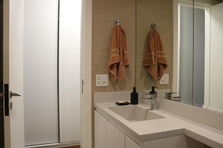 Apartamento à venda com 100m², 2 quartos e 2 vagasBanheiro da Suíte