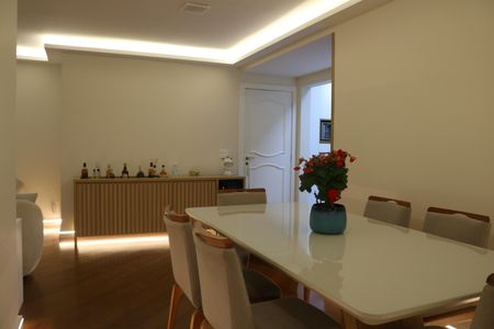 Apartamento à venda com 100m², 2 quartos e 2 vagasSala