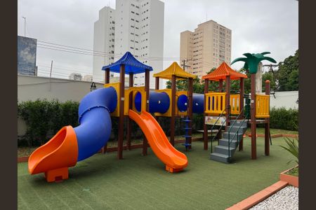 Apartamento à venda com 100m², 2 quartos e 2 vagasÁrea comum - Playground