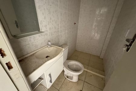 Casa para alugar com 71m², 2 quartos e 2 vagasBanheiro Social