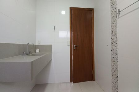 Casa de condomínio para alugar com 323m², 4 quartos e 4 vagasBanheiro da Suíte 4