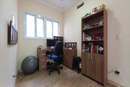 Casa de condomínio para alugar com 323m², 4 quartos e 4 vagasEscritório