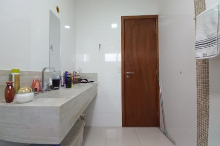 Casa de condomínio para alugar com 323m², 4 quartos e 4 vagasBanheiro da Suíte 3