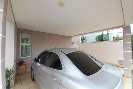 Casa de condomínio para alugar com 323m², 4 quartos e 4 vagasGaragem