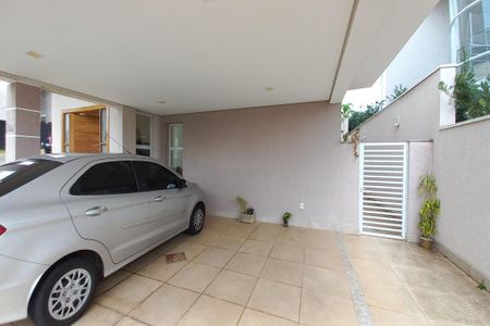 Casa de condomínio para alugar com 323m², 4 quartos e 4 vagasGaragem