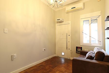 Sala de apartamento à venda com 2 quartos, 72m² em Navegantes, Porto Alegre