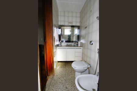 Apartamento à venda com 140m², 4 quartos e 2 vagasBanheiro do Quarto 4