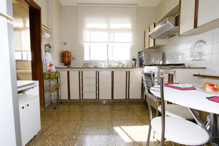 Apartamento à venda com 140m², 4 quartos e 2 vagasCozinha