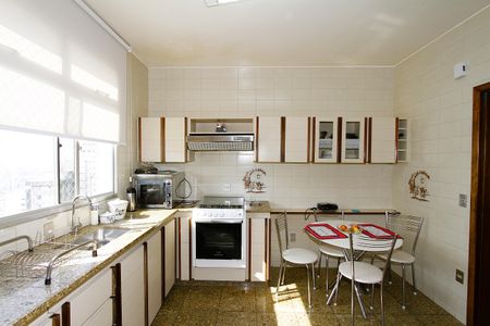 Apartamento à venda com 140m², 4 quartos e 2 vagasCozinha