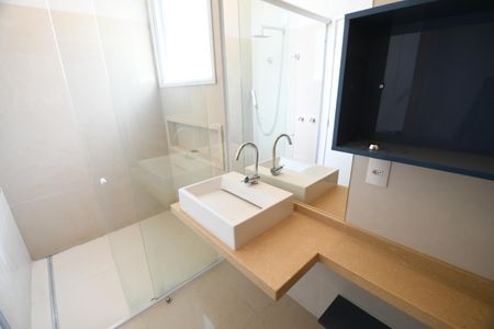 Casa de condomínio à venda com 156m², 2 quartos e 4 vagasBanheiro Suíte 2