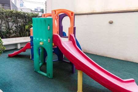 Apartamento à venda com 81m², 2 quartos e 1 vaga Apartamento à venda com 81m², 2 quartos e 1 vagaÁrea comum - Playground