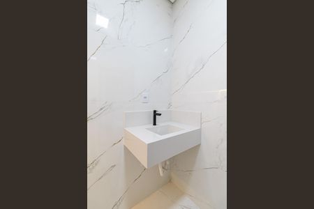 Casa à venda com 230m², 3 quartos e 6 vagasBanheiro Suíte 2