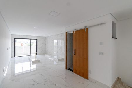 Casa à venda com 230m², 3 quartos e 6 vagasSala/Cozinha