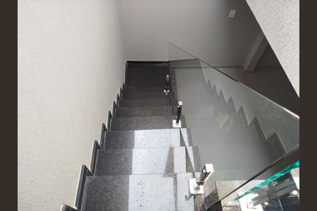 Casa à venda com 245m², 3 quartos e 5 vagasEscada