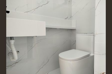 Casa à venda com 245m², 3 quartos e 5 vagasBanheiro da Suíte 2