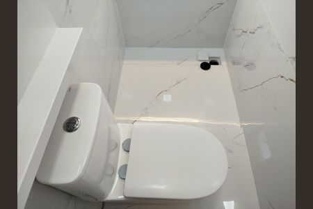 Casa à venda com 245m², 3 quartos e 5 vagasBanheiro da Suíte 1