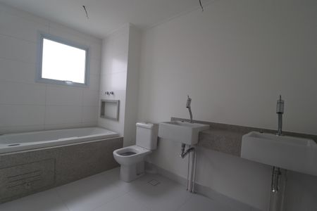 Apartamento à venda com 185m², 4 quartos e 3 vagasBanheiro da Suíte 1