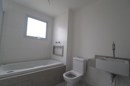 Apartamento à venda com 185m², 4 quartos e 3 vagasBanheiro da Suíte 1