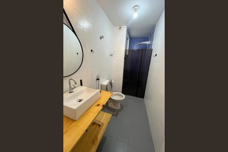 Banheiro de apartamento à venda com 1 quarto, 50m² em Jardim Guanabara, Rio de Janeiro