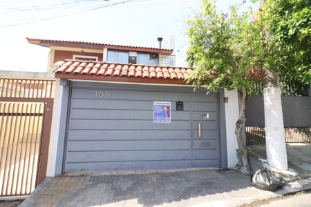 Casa à venda com 160m², 4 quartos e 2 vagasFachada