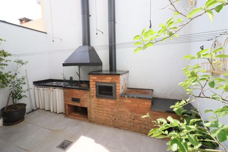 Casa à venda com 160m², 4 quartos e 2 vagasChurrasqueira