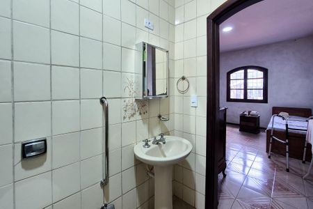 Casa à venda com 230m², 3 quartos e 4 vagasBanheiro da suíte