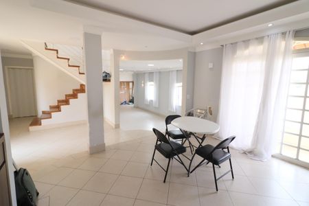 Sala de casa para alugar com 5 quartos, 499m² em Adalgisa, Osasco