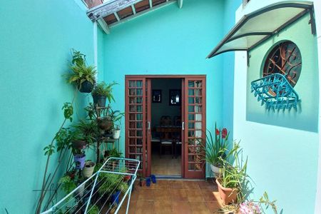 Casa à venda com 264m², 4 quartos e 2 vagas Casa à venda com 264m², 4 quartos e 2 vagasVista do Quarto 2