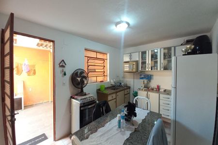 Casa à venda com 264m², 4 quartos e 2 vagas Casa à venda com 264m², 4 quartos e 2 vagasCozinha da Edícula