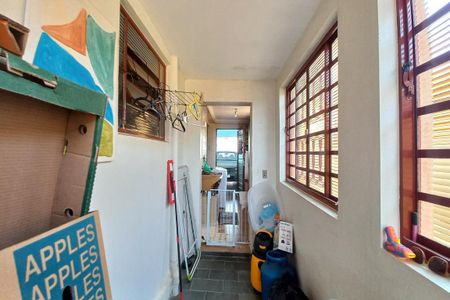 Casa à venda com 264m², 4 quartos e 2 vagas Casa à venda com 264m², 4 quartos e 2 vagasÁrea de Serviço