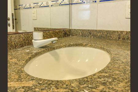 Apartamento à venda com 59m², 2 quartos e 1 vaga Apartamento à venda com 59m², 2 quartos e 1 vagaBanheiro