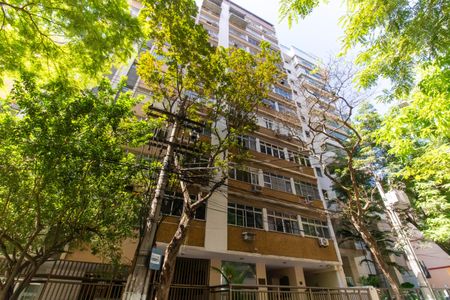Apartamento à venda com 75m², 2 quartos e sem vaga Apartamento à venda com 75m², 2 quartos e sem vagaFachada