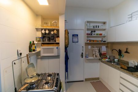 Apartamento à venda com 75m², 2 quartos e sem vaga Apartamento à venda com 75m², 2 quartos e sem vagaCozinha e Área de Serviço