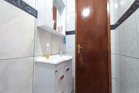 Casa à venda com 40m², 3 quartos e 2 vagas Casa à venda com 40m², 3 quartos e 2 vagasBanheiro