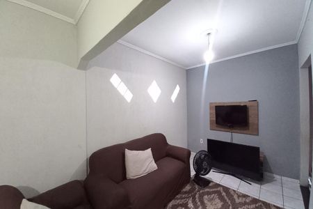 Sala de TV de casa à venda com 3 quartos, 40m² em Jardim Ipaussurama, Campinas
