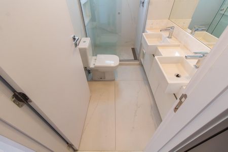 Apartamento à venda com 112m², 2 quartos e 3 vagasBanheiro da Suíte 2