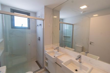 Apartamento à venda com 112m², 2 quartos e 3 vagasBanheiro da Suíte 2