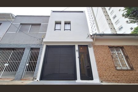 Casa à venda com 168m², 3 quartos e 1 vaga Casa à venda com 168m², 3 quartos e 1 vagaFachada