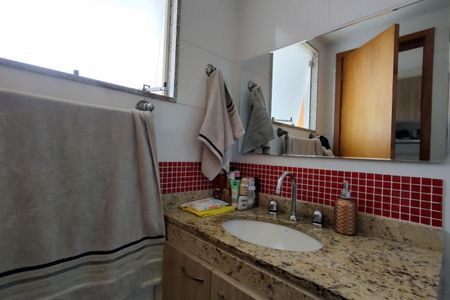 Casa de condomínio à venda com 132m², 3 quartos e 1 vaga Casa de condomínio à venda com 132m², 3 quartos e 1 vagaBanheiro da Suíte