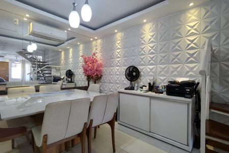 Casa de condomínio à venda com 132m², 3 quartos e 1 vaga Casa de condomínio à venda com 132m², 3 quartos e 1 vagaSala de Jantar