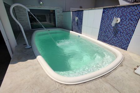 Casa de condomínio à venda com 132m², 3 quartos e 1 vaga Casa de condomínio à venda com 132m², 3 quartos e 1 vagaÁrea Externa