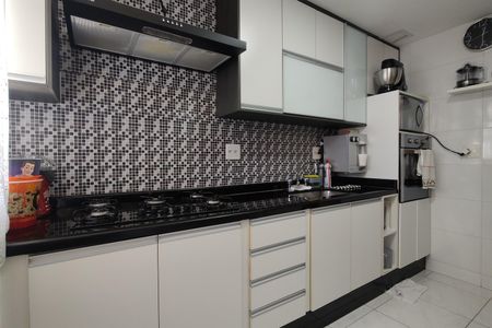 Casa de condomínio à venda com 132m², 3 quartos e 1 vaga Casa de condomínio à venda com 132m², 3 quartos e 1 vagaCozinha