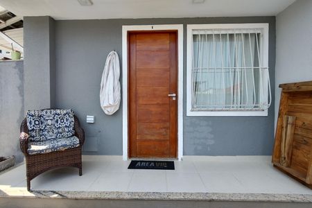 Casa de condomínio à venda com 132m², 3 quartos e 1 vaga Casa de condomínio à venda com 132m², 3 quartos e 1 vagaFachada