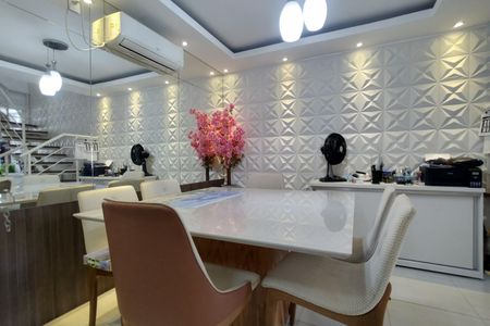 Casa de condomínio à venda com 132m², 3 quartos e 1 vaga Casa de condomínio à venda com 132m², 3 quartos e 1 vagaSala de Jantar