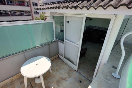 Casa de condomínio à venda com 132m², 3 quartos e 1 vaga Casa de condomínio à venda com 132m², 3 quartos e 1 vagaÁrea Externa