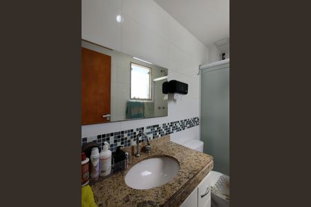 Casa de condomínio à venda com 132m², 3 quartos e 1 vagaBanheiro Social