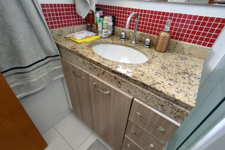 Casa de condomínio à venda com 132m², 3 quartos e 1 vaga Casa de condomínio à venda com 132m², 3 quartos e 1 vagaBanheiro da Suíte