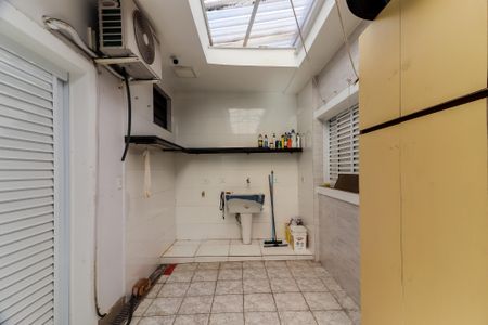 Casa à venda com 400m², 3 quartos e 4 vagas Casa à venda com 400m², 3 quartos e 4 vagasQuintal e Lavanderia