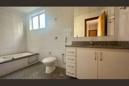 Apartamento para alugar com 140m², 4 quartos e 2 vagasBanheiro da Suíte