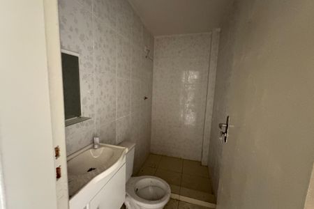 Casa para alugar com 71m², 2 quartos e 2 vagas Casa para alugar com 71m², 2 quartos e 2 vagasBanheiro